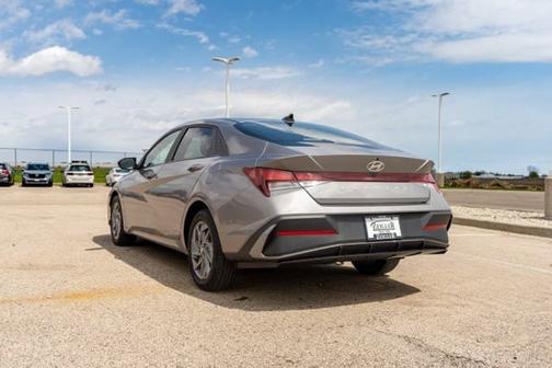 Fluid Metal 2024 Hyundai ELANTRA SEL