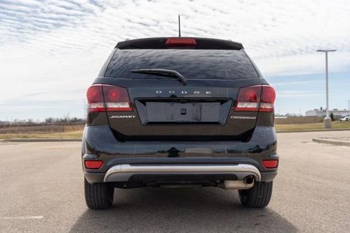 Pitch Black Clearcoat 2020 Dodge Journey Crossroad