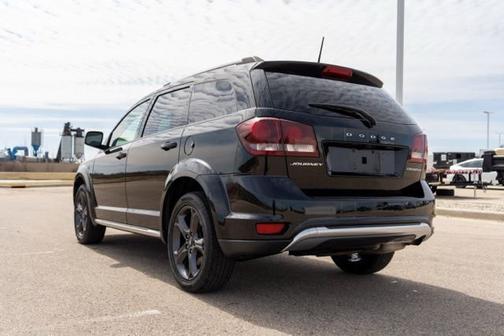 Pitch Black Clearcoat 2020 Dodge Journey Crossroad