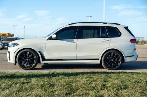 2022 BMW X7 M50i