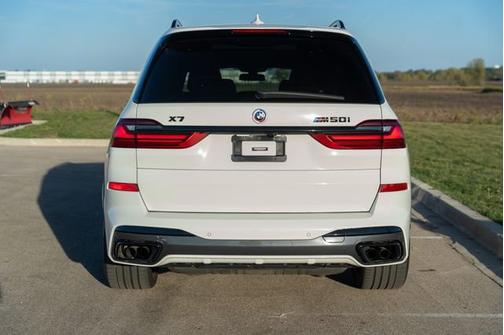 2022 BMW X7 M50i