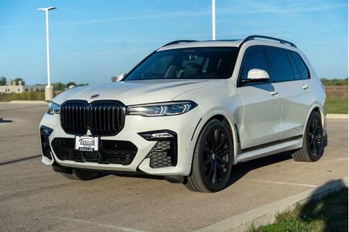 2022 BMW X7 M50i