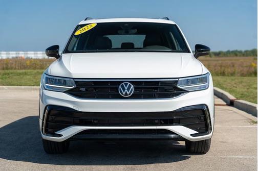 2022 Volkswagen Tiguan SE R-Line Black