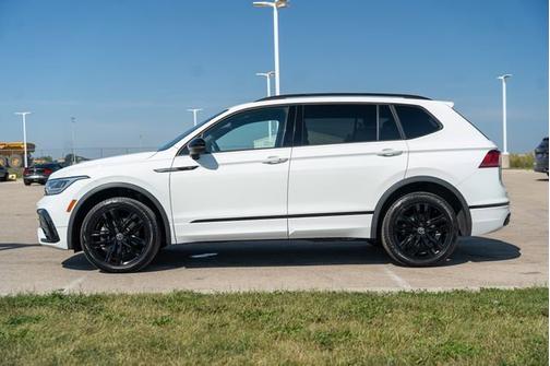 2022 Volkswagen Tiguan SE R-Line Black