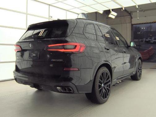 2022 BMW X5 M50i