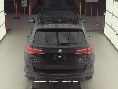 2022 BMW X5 M50i