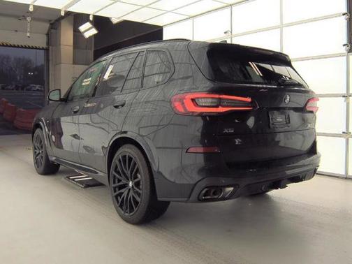 2022 BMW X5 M50i