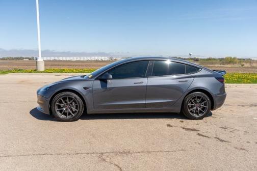Midnight Silver Metallic 2022 Tesla Model 3 Long Range