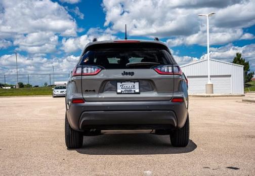 Sting-Gray Clearcoat 2023 Jeep Cherokee Altitude Lux