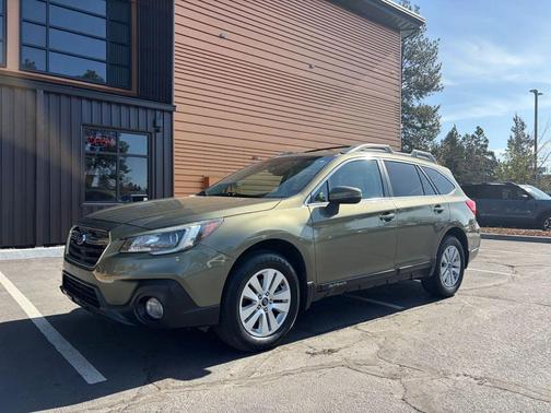 Wilderness Green Metallic 2019 Subaru Outback 2.5i Premium
