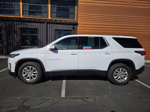 Summit White 2024 Chevrolet Traverse LS