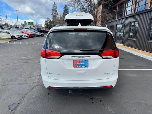Bright White Clearcoat 2017 Chrysler Pacifica Limited