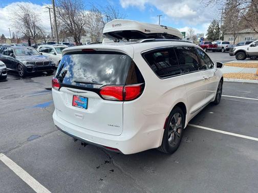 Bright White Clearcoat 2017 Chrysler Pacifica Limited