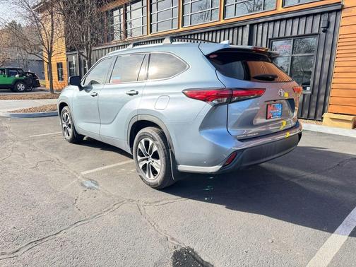 Moon Dust 2020 Toyota Highlander XLE