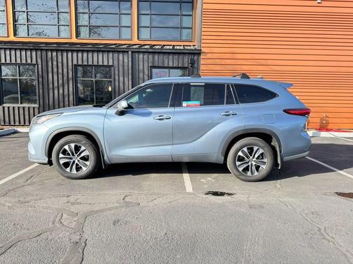 Moon Dust 2020 Toyota Highlander XLE
