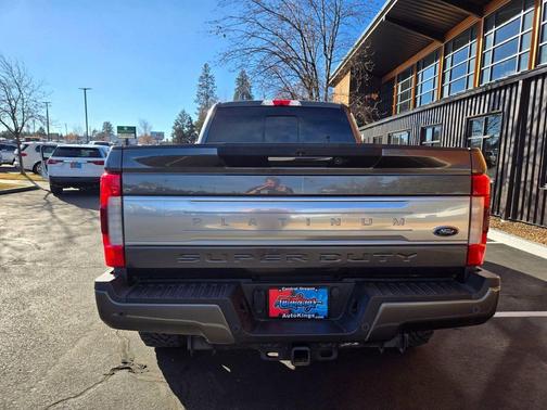 MAGNETIC 2017 Ford F-350 Platinum