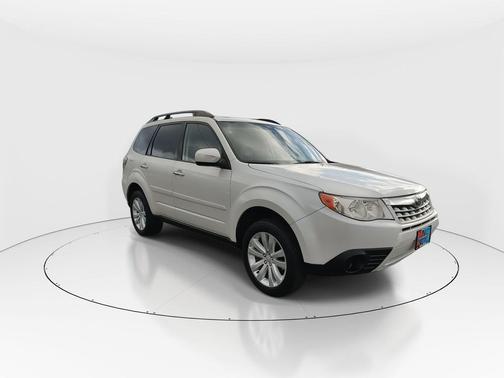 Satin White Pearl 2013 Subaru Forester 2.5X Premium