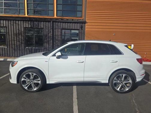 2021 Audi Q3 45 S line Premium
