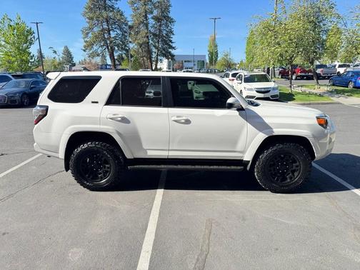 Super White 2018 Toyota 4Runner SR5
