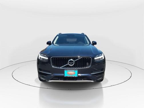 2017 Volvo XC90 T6 Momentum