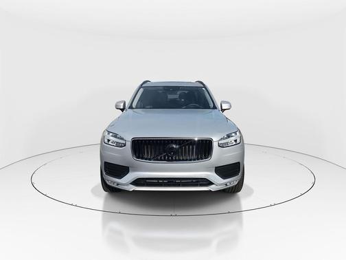 2022 Volvo XC90 T5 Momentum