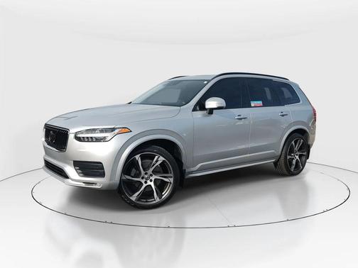 2022 Volvo XC90 T5 Momentum