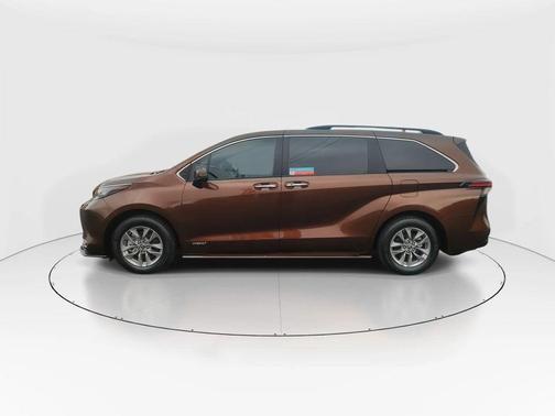 2021 Toyota Sienna XLE 8 Passenger