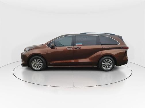 2021 Toyota Sienna XLE 8 Passenger