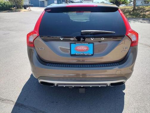 2016 Volvo V60 Cross Country T5 Platinum