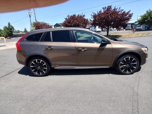 2016 Volvo V60 Cross Country T5 Platinum