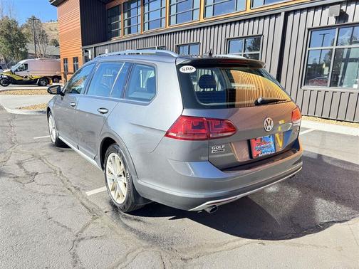 Platinum Gray Metallic 2017 Volkswagen Golf Alltrack TSI SE