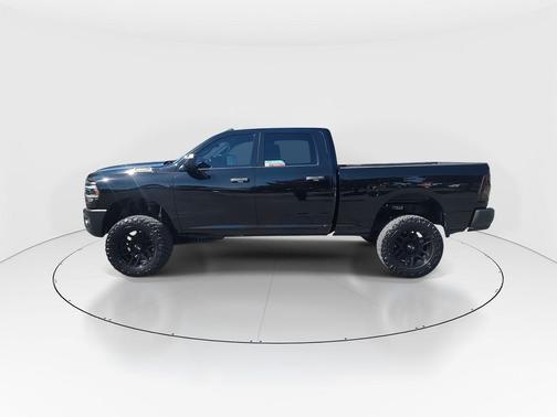 2022 RAM 3500 Tradesman Crew Cab 4x4 6'4' Box