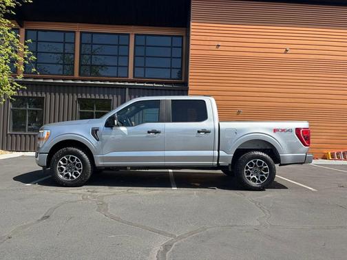 ICONIC SILVER METALLIC 2021 Ford F-150 XL