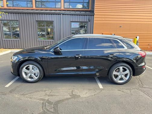 Black Metallic 2019 Audi e-tron Premium Plus