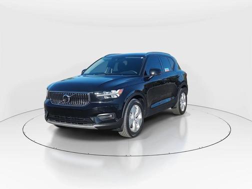 2021 Volvo XC40 T5 Momentum