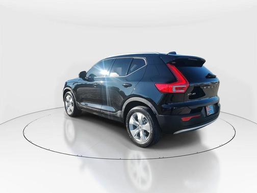 2021 Volvo XC40 T5 Momentum