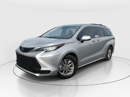 2021 Toyota Sienna LE