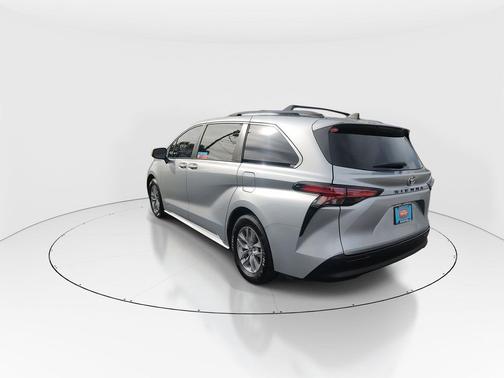 2021 Toyota Sienna LE