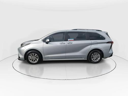 2021 Toyota Sienna LE
