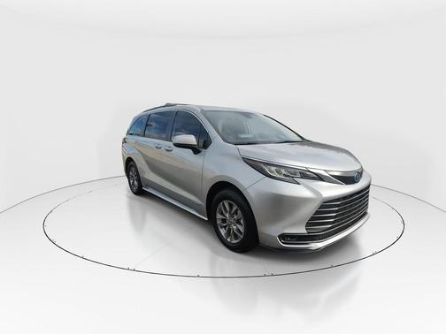 2021 Toyota Sienna LE