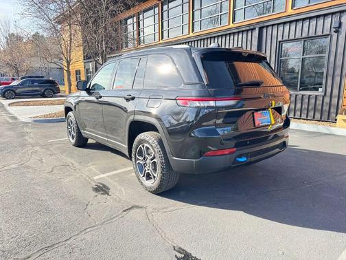 Diamond Black Crystal Pearlcoat 2022 Jeep Grand Cherokee 4xe Trailhawk