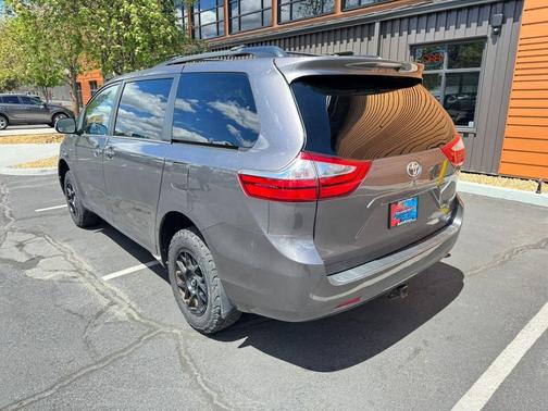 Predawn Gray Mica 2017 Toyota Sienna XLE