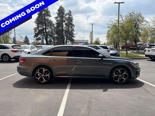 Platinum Gray Metallic 2022 Volkswagen Passat 2.0T R-Line