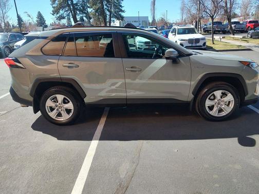 2020 Toyota RAV4 Hybrid XLE