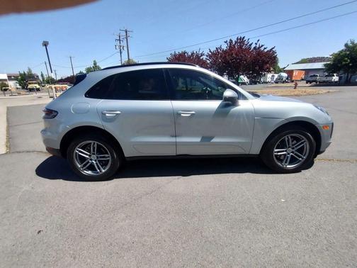 2019 Porsche Macan Sport Utility 4D