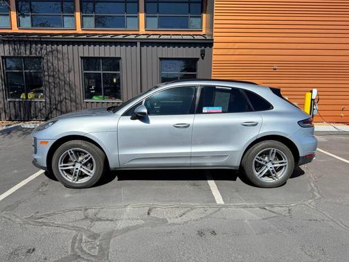 Dolomite Silver Metallic 2019 Porsche Macan Macan Sport Edition