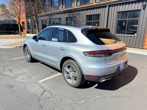 Dolomite Silver Metallic 2019 Porsche Macan Macan Sport Edition