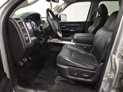 2017 RAM 3500 Laramie Crew Cab 4x4 6'4' Box