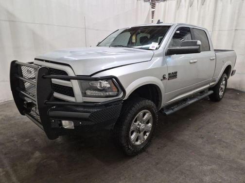 2017 RAM 3500 Laramie Crew Cab 4x4 6'4' Box