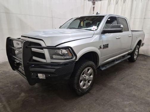 2017 RAM 3500 Laramie Crew Cab 4x4 6'4' Box